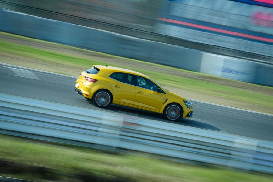  Renault Megane R.S. Trophy 2018 года  (JP) (фото 13 из 34)